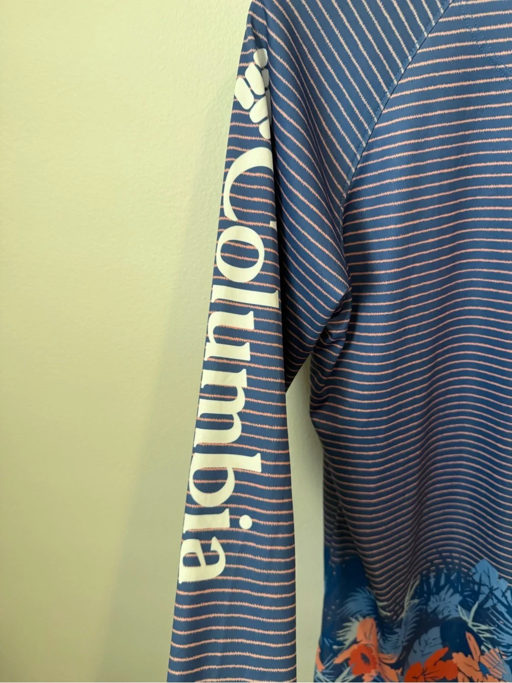 Columbia PFG Long Sleeve Fishing Shirt Rash Guard Blue Pink Stripe Floral Large